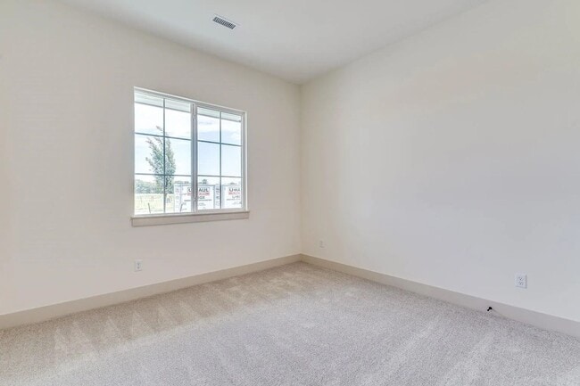 Building Photo - Beautiful and Modern 2 Bedroom