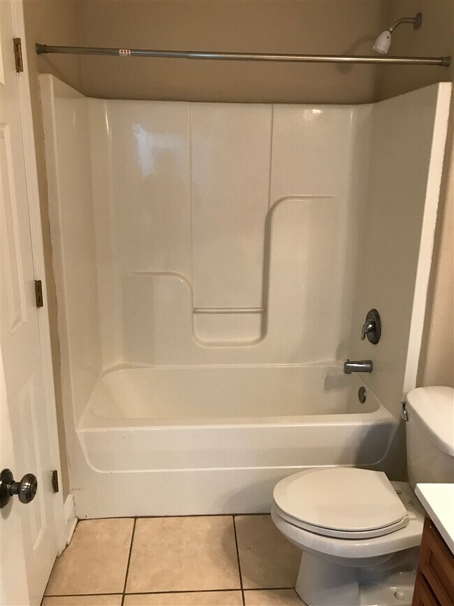 Building Photo - 2222 Cedarbrook Ct