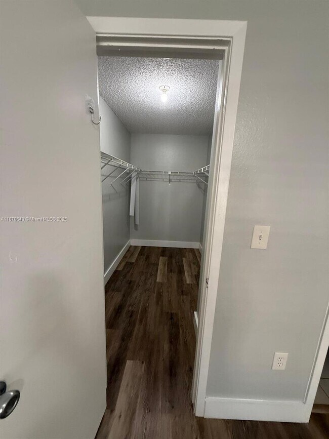 Building Photo - 15600 SW 106th Ln