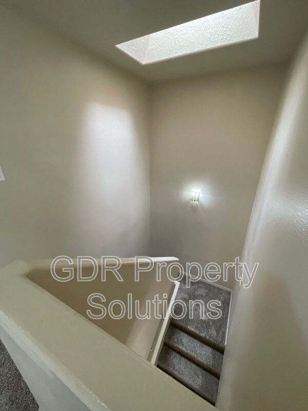Building Photo - 716 Mesa Del Rio St NW