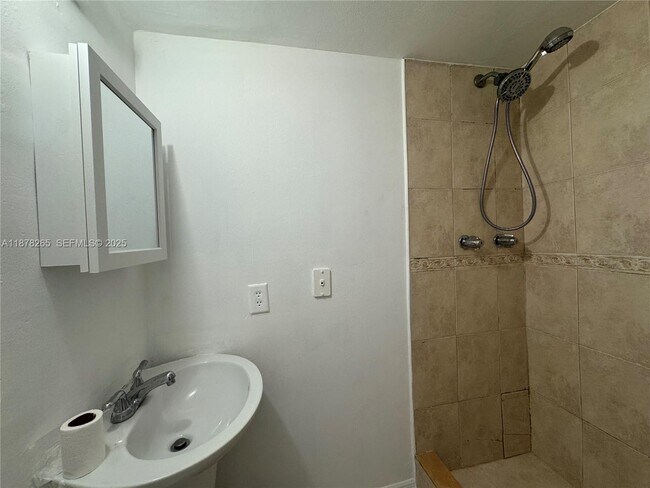 Building Photo - 899 West Ave