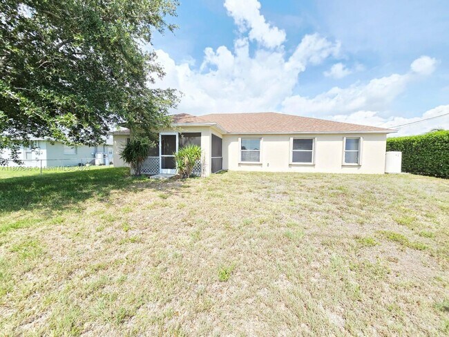 Building Photo - 630 NW 17th Ave
