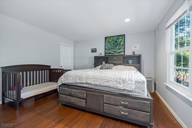 Building Photo - 56 Maple Ln