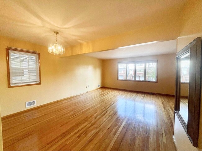 Building Photo - 57 Isabella Ave