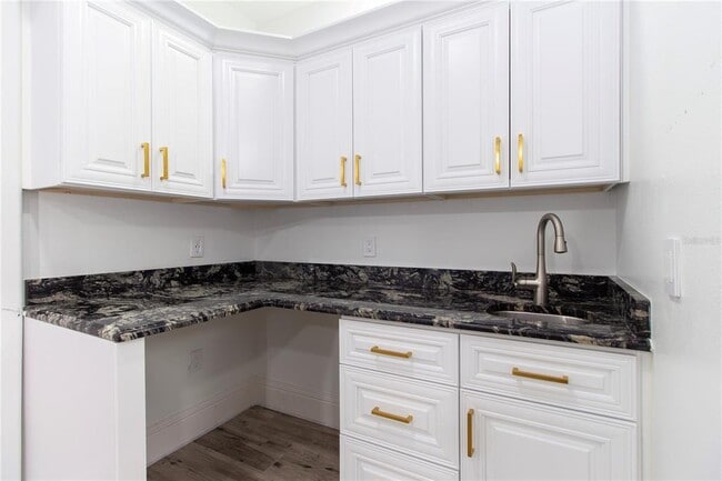Building Photo - 25 Leeward Island