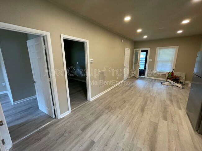 Building Photo - 207 N Meriah St