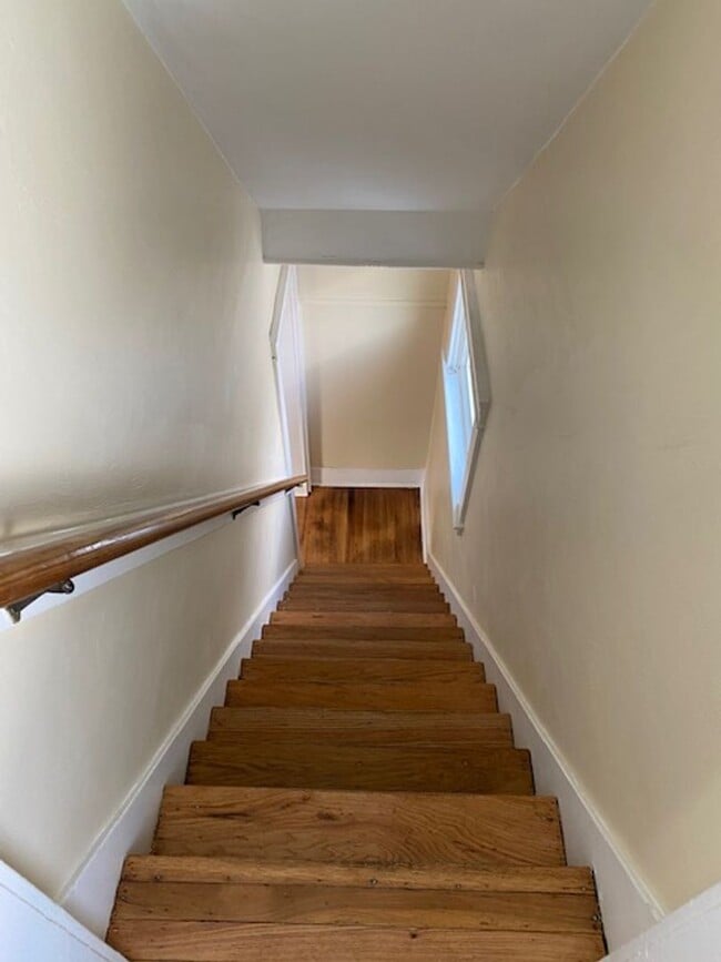 Building Photo - Spacious and beautifully remodeled 5 bed 2 bathroom home