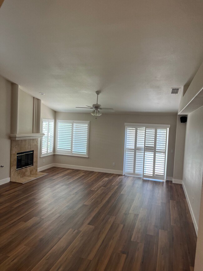 Building Photo - 3367 Chapelle Dr