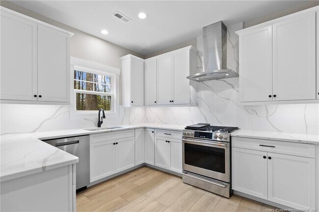 Building Photo - 22 S Shamrock Dr