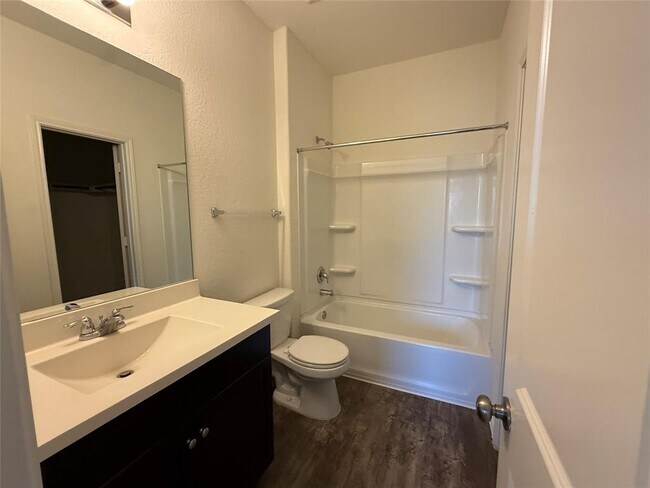 Building Photo - 105 Crier Cv