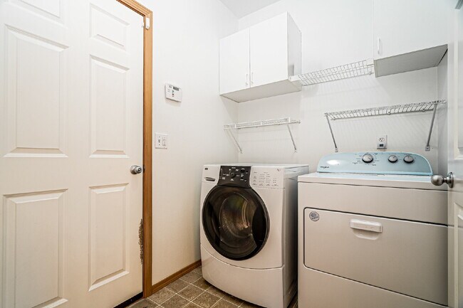 Building Photo - **Beautiful 4 Bedroom Home in Prime Bothell Location!** Available NOW for RENT