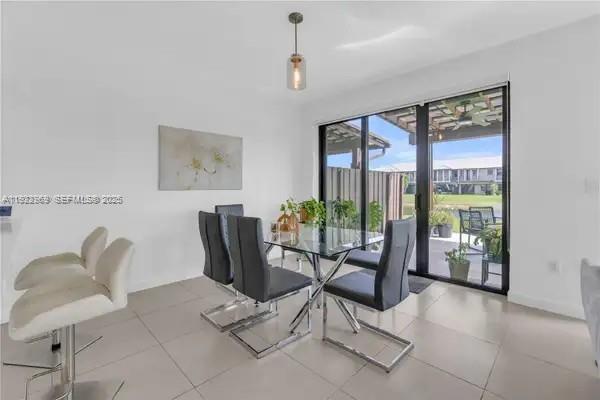 Building Photo - 6035 NW 104th Path