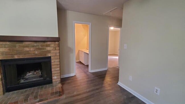 Building Photo - 1170 Kings Mill Run N