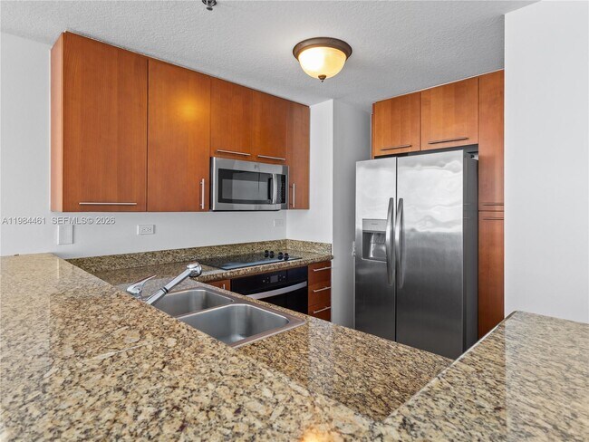 Building Photo - 6515 Collins Ave