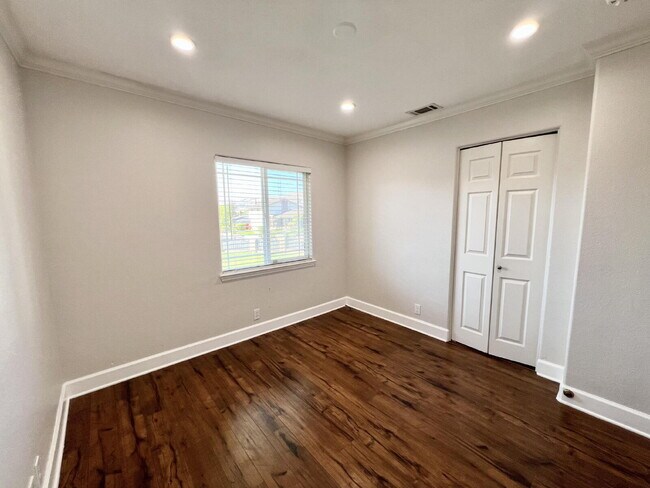 Building Photo - Large Evergreen Home with Solar & Community Pool