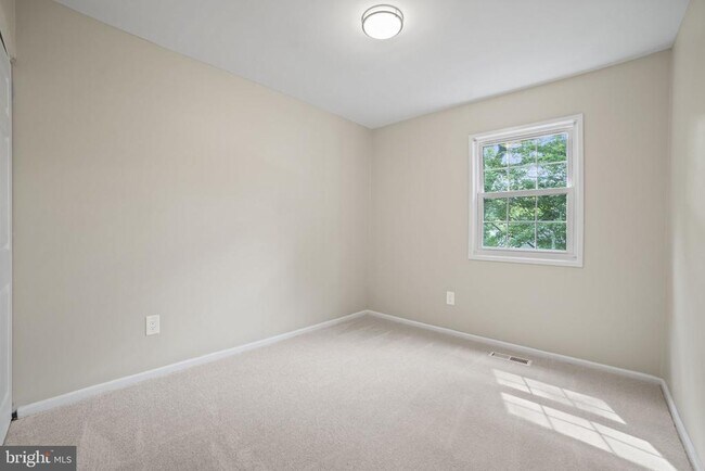 Building Photo - 9328 Humphries Dr
