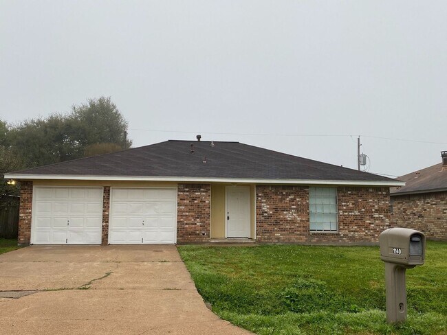 Building Photo - Charming 3 bed/2 bath home for rent in the Old River Manor subdivision in Channelview,