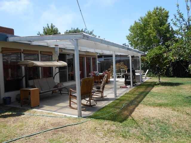 Building Photo - Country Club Area home with 4 bedrooms and...