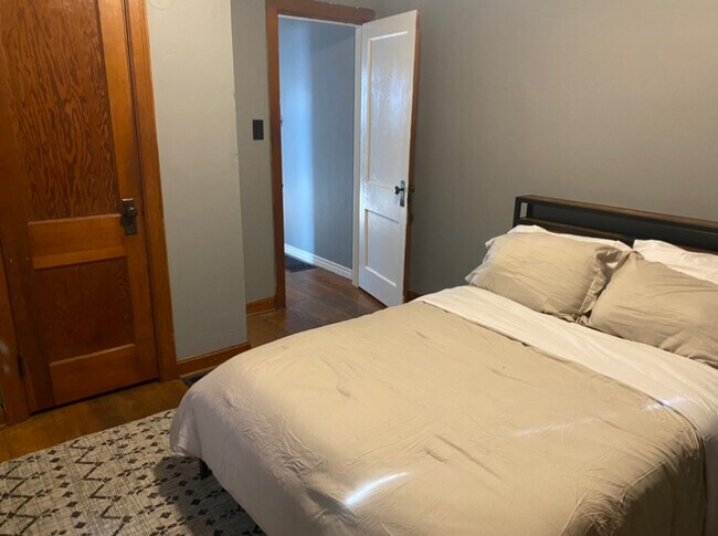 Building Photo - 665 N High St