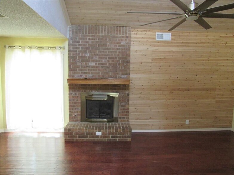 Building Photo - 1603 Shotwell Ln