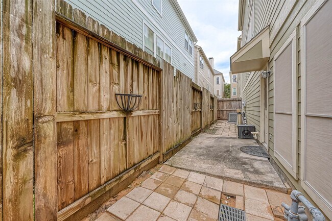 Building Photo - 1425 Oneil St