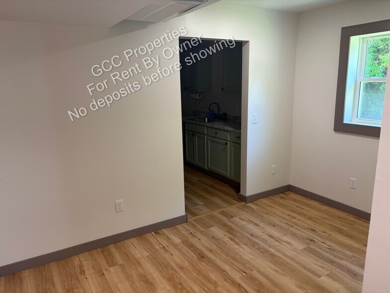 Dining Room - G3410 Fenton Rd
