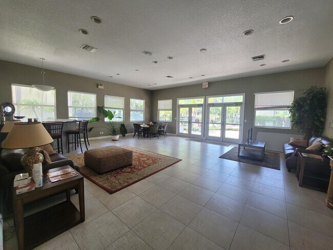 Building Photo - 671 Cypress Lake Blvd
