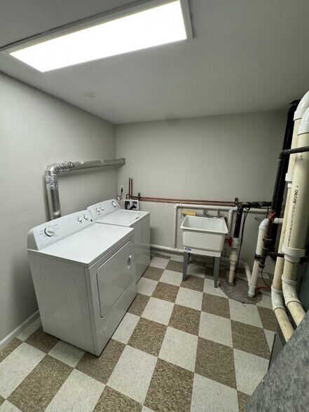 Laundry room - 16101 S Legion Ct