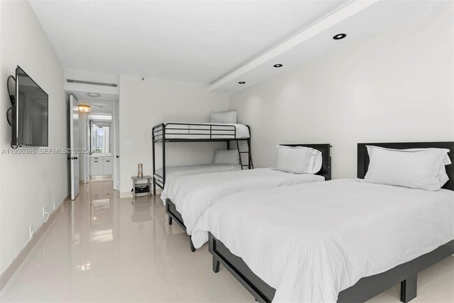 Building Photo - 19500 Turnberry Way