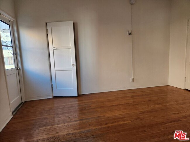 Building Photo - 438 Cochran Ave