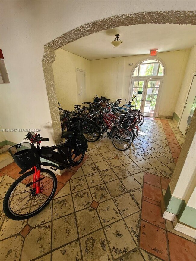 Building Photo - 900 16th St