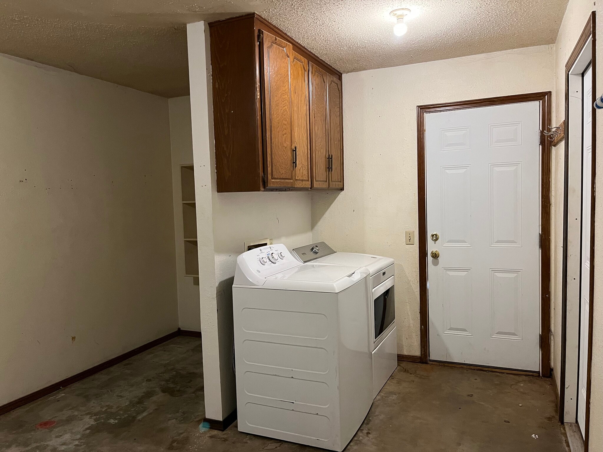 Utility - 702 N Elm St