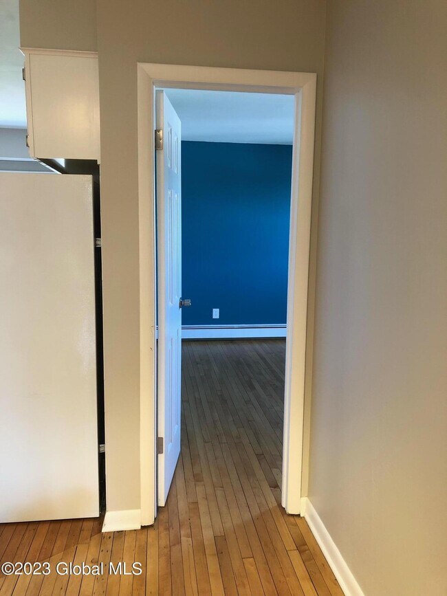 Building Photo - 121 Maple Ave