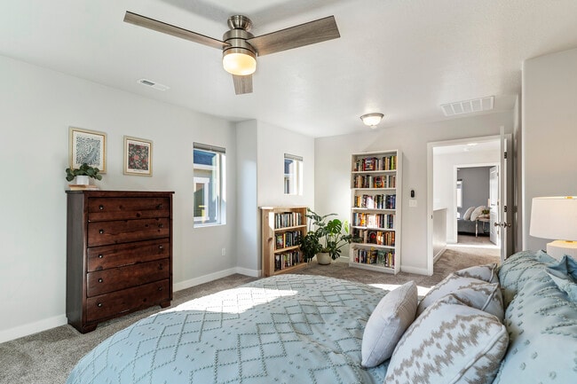 Building Photo - West Haven