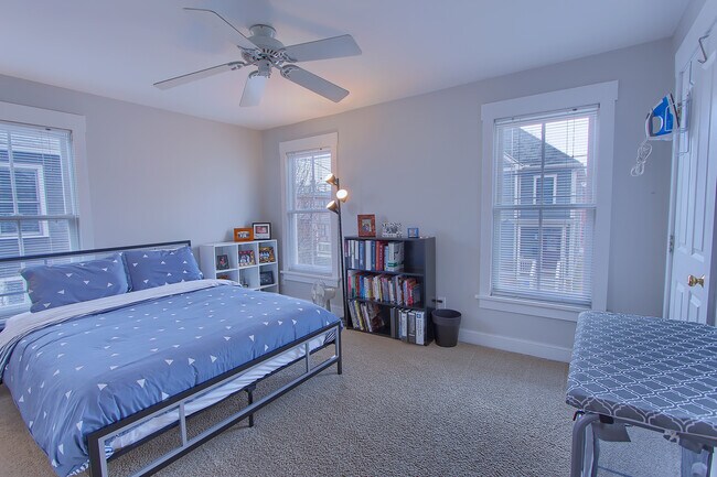 Building Photo - 136 Punta Alley