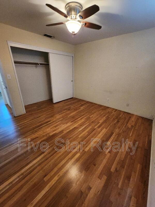 Building Photo - 544 Laurel Dr