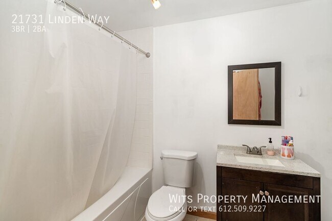 Building Photo - 21731 Linden Way
