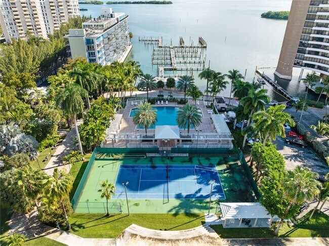 Building Photo - 720 NE 69th St