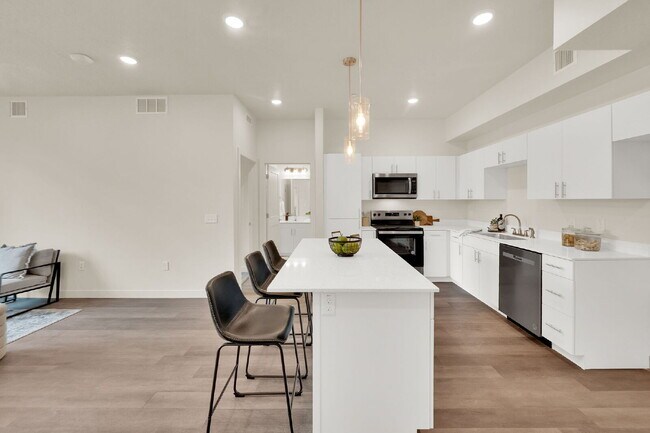 Building Photo - First  Month Rent FREE