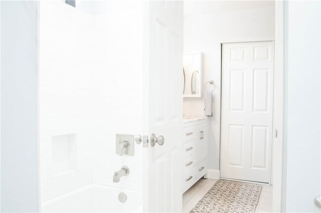 Building Photo - 4705 Kester Ave