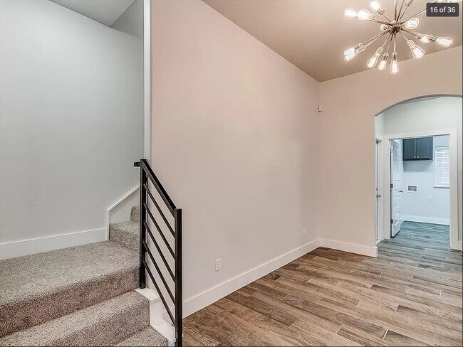 Building Photo - 2605 NE 14th St