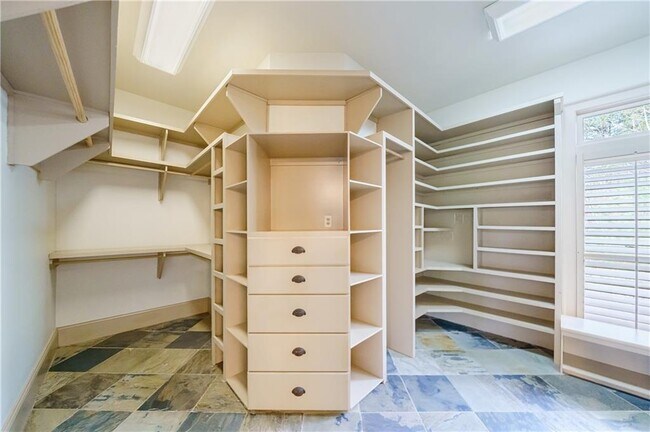 Building Photo - 521 Brendlynn Ct