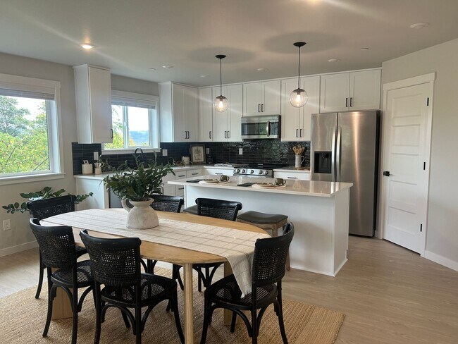 Building Photo - Brand-New 3BD Home in Camas — Move-In Ready!