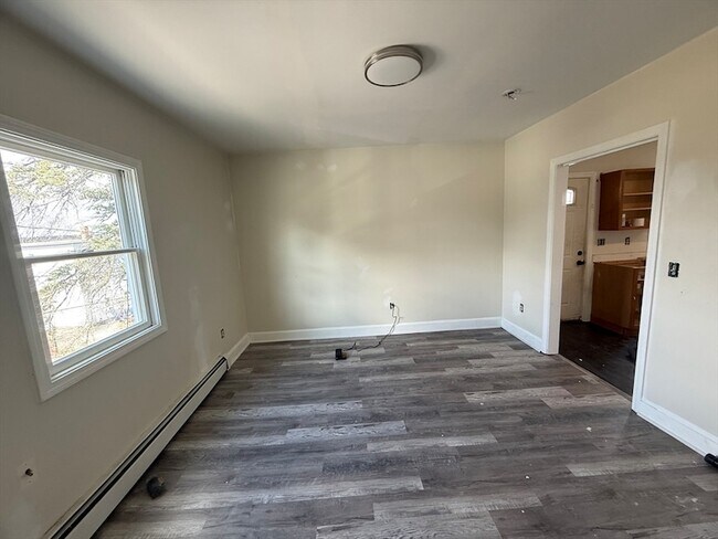 Building Photo - 15 Oakes Ave