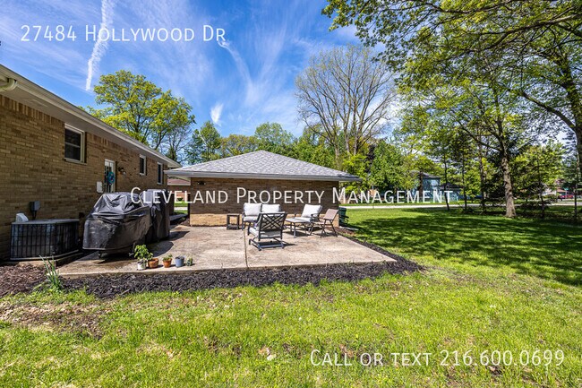 Building Photo - 27484 Hollywood Dr