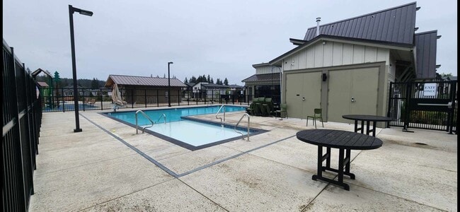 Building Photo - $3,800-Two-Story 4 Bedrooms, 2.5 Bathrooms Contemporary Home Awaits Your Tenancy!