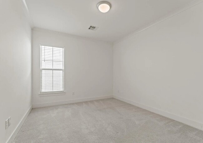 Building Photo - 9105 Southlawn Dr