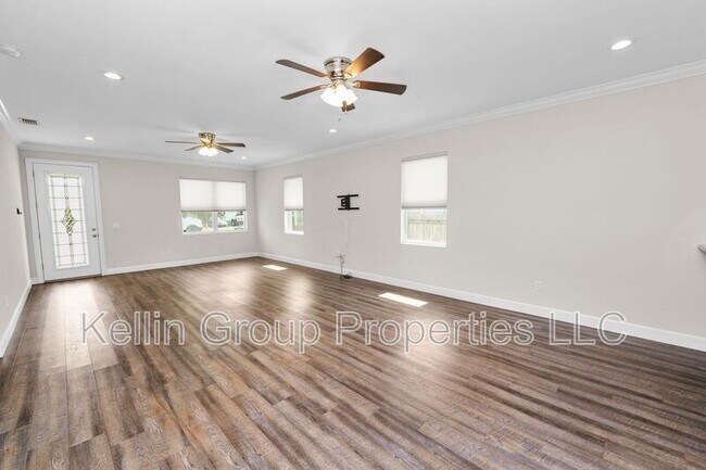 Building Photo - 3725 57th Ave N