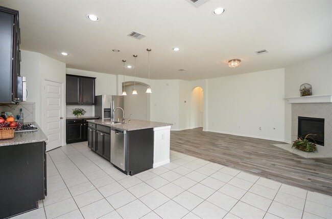 Building Photo - 22211 Weller Oaks Dr
