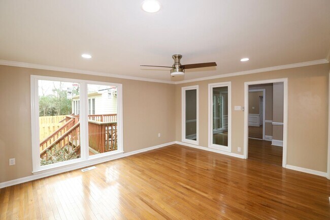 Building Photo - EXECUTIVE LUXURIOUS TOWNHOME